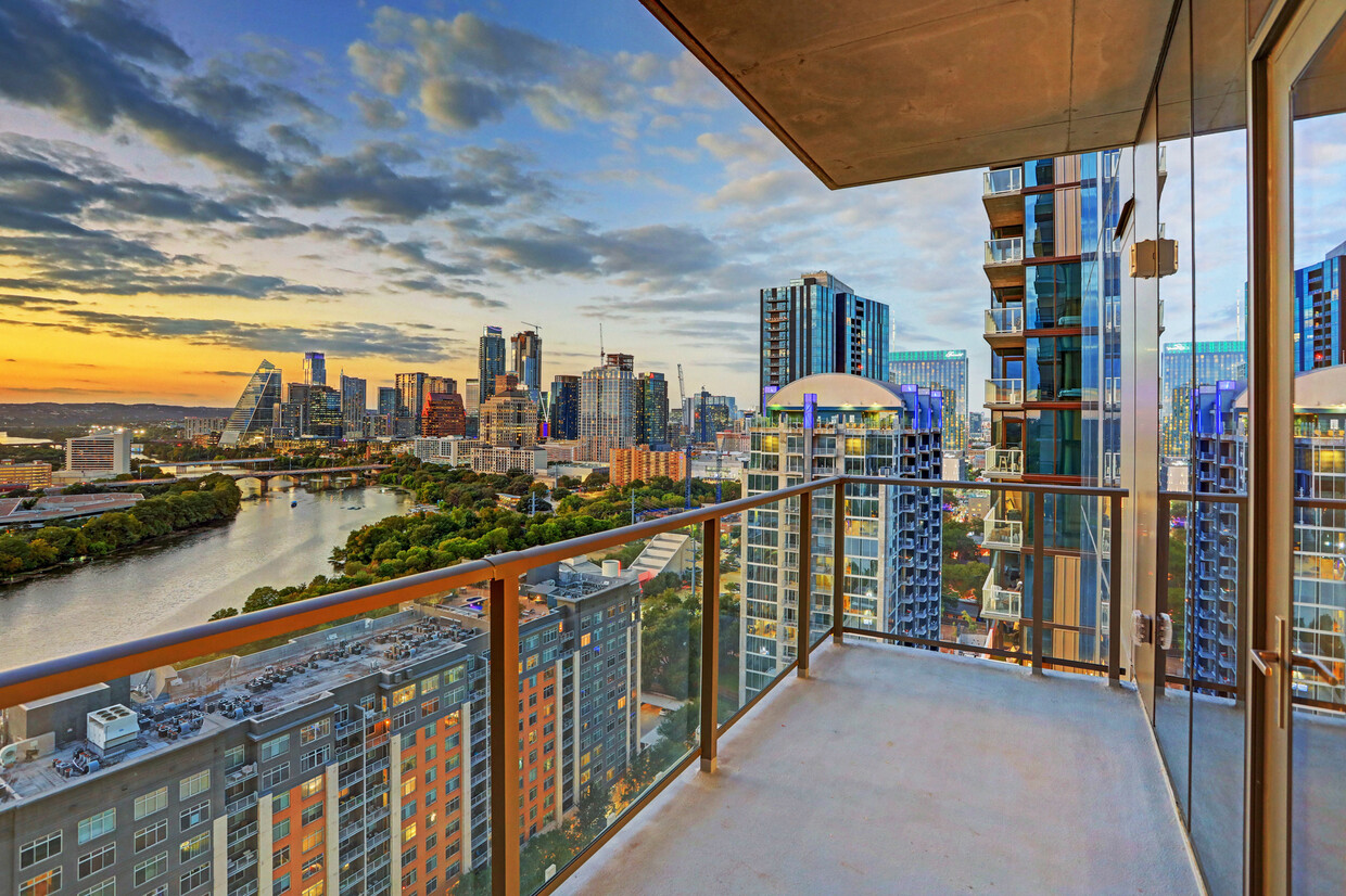 44 East,Unit 2104