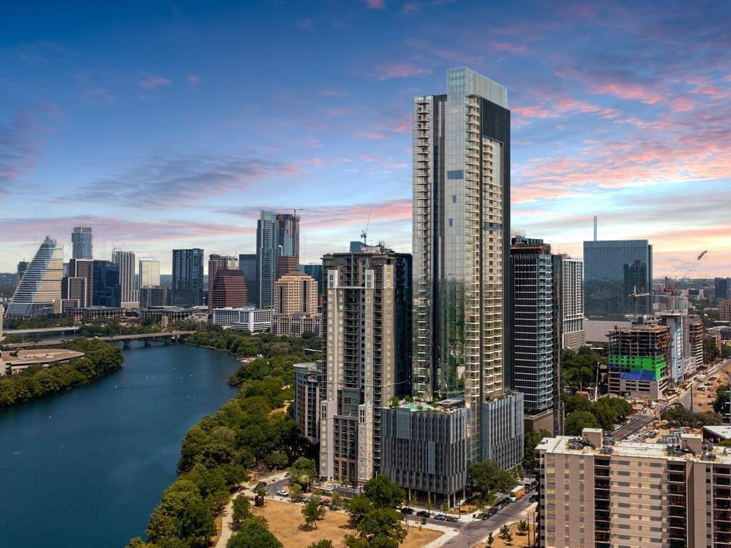 44 East,Unit 2205